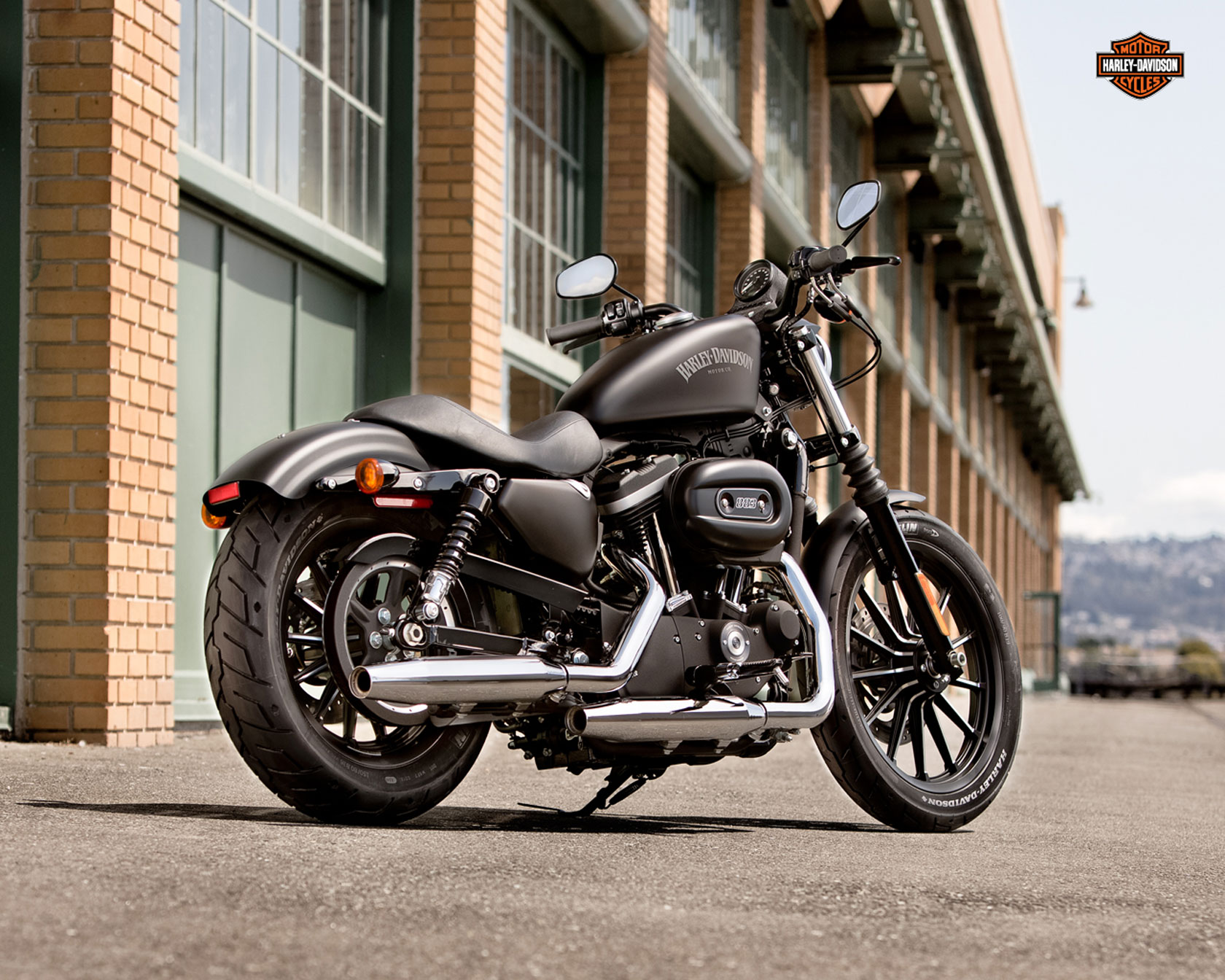 http://www.totalmotorcycle.com/motorcycles/2013models/2013-Harley-Davidson-Sportster-XL883NIron883b.jpg