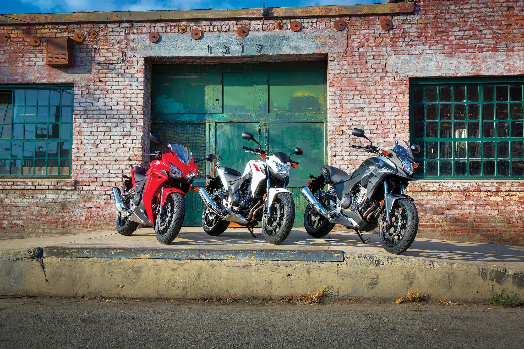 http://www.totalmotorcycle.com/motorcycles/2013models/2013-Honda-CBR500R2.jpg
