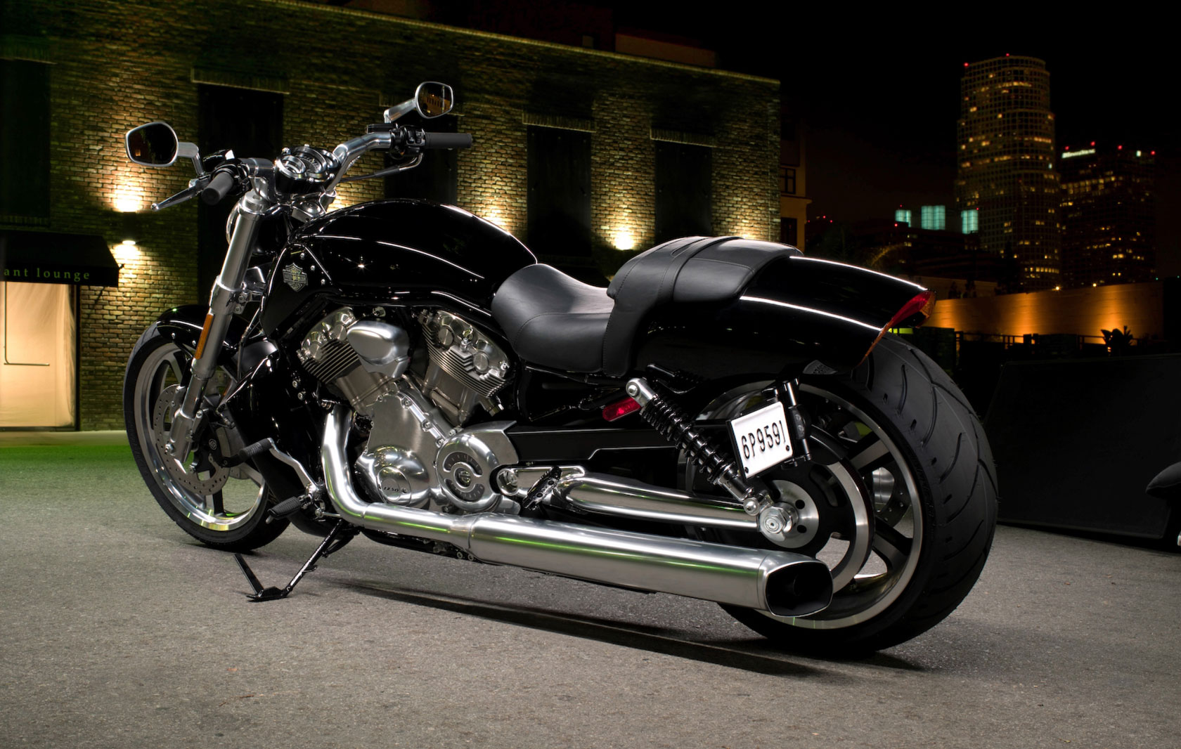 2009-Harley-Davidson-VRSC-VRSCFV-RodMusclej.jpg