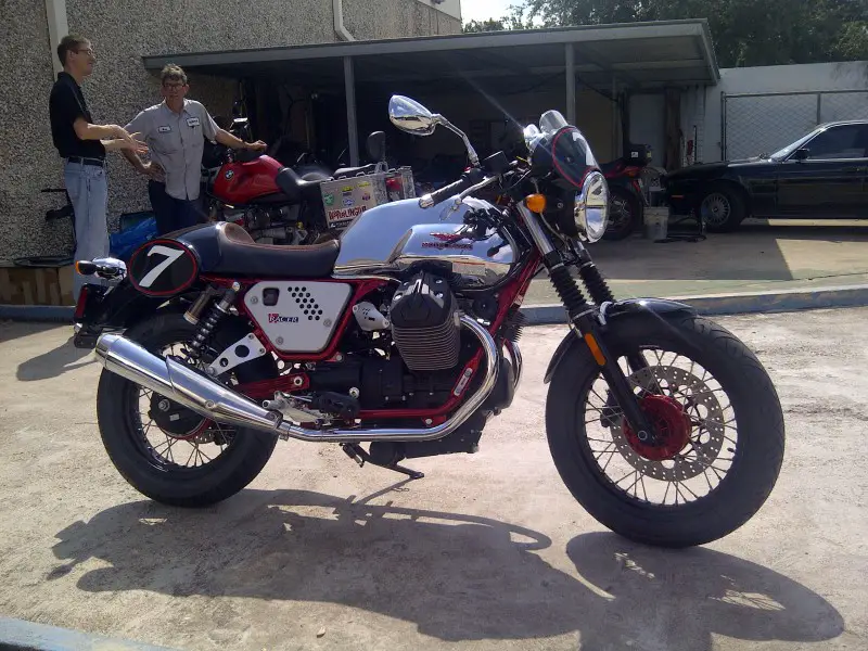 Moto Guzzi V7 Racer