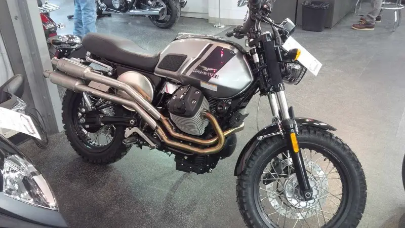 Moto Guzzi V7 with the scrambler kit