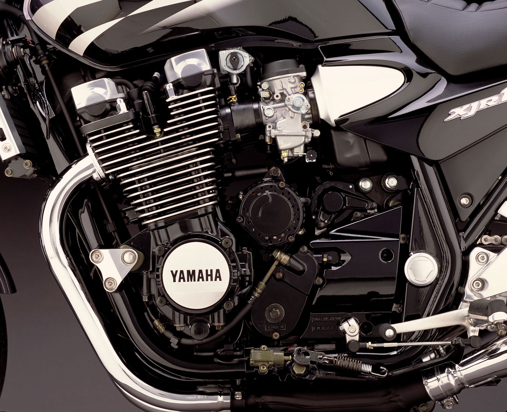 Yamaha XJR 1300 - the real Japanese king of the roads Yamaha XJR 1300 - the real Japanese king of the roads