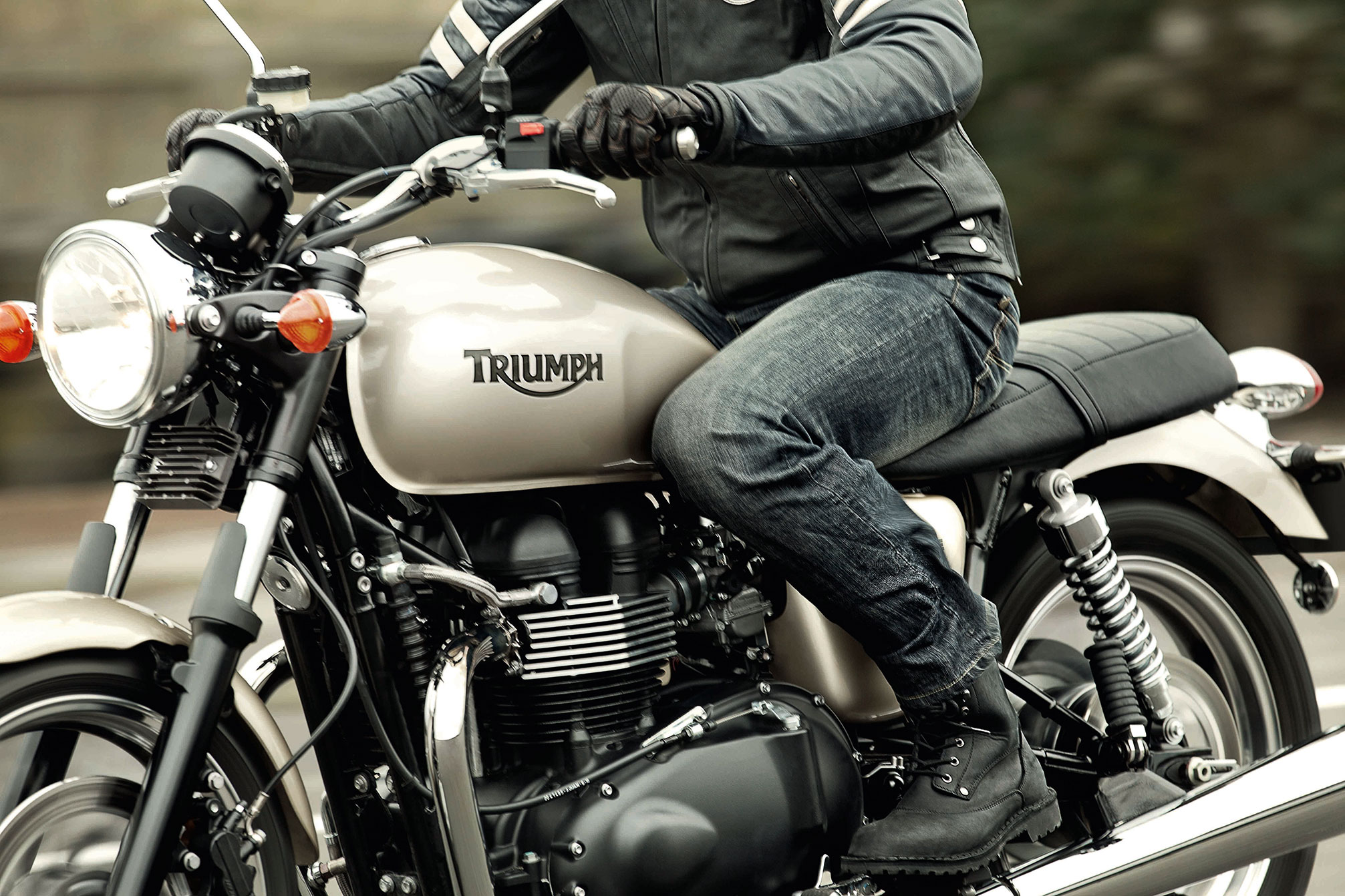 2013 Triumph Bonneville Review