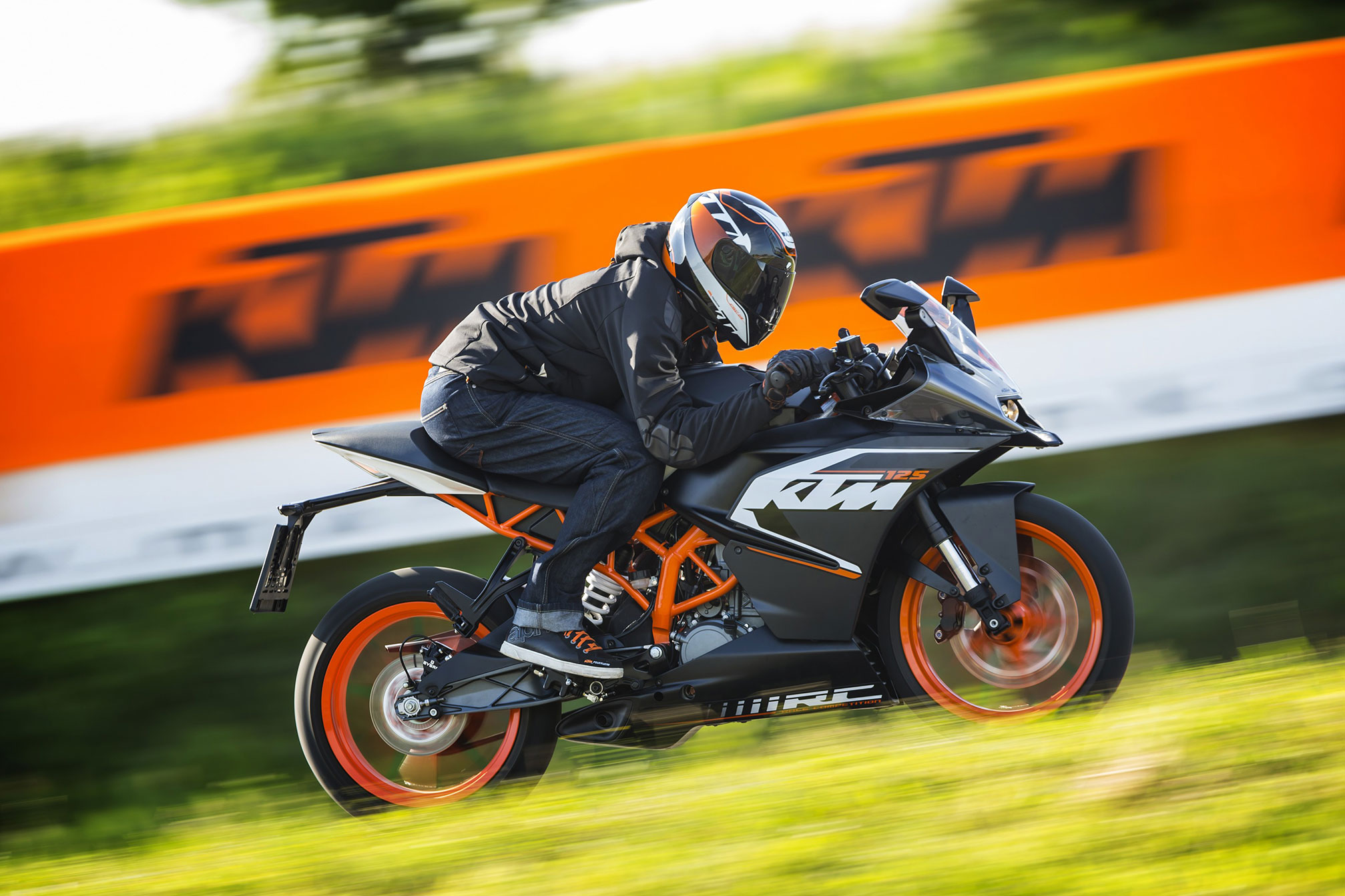 2015 KTM RC125 Review