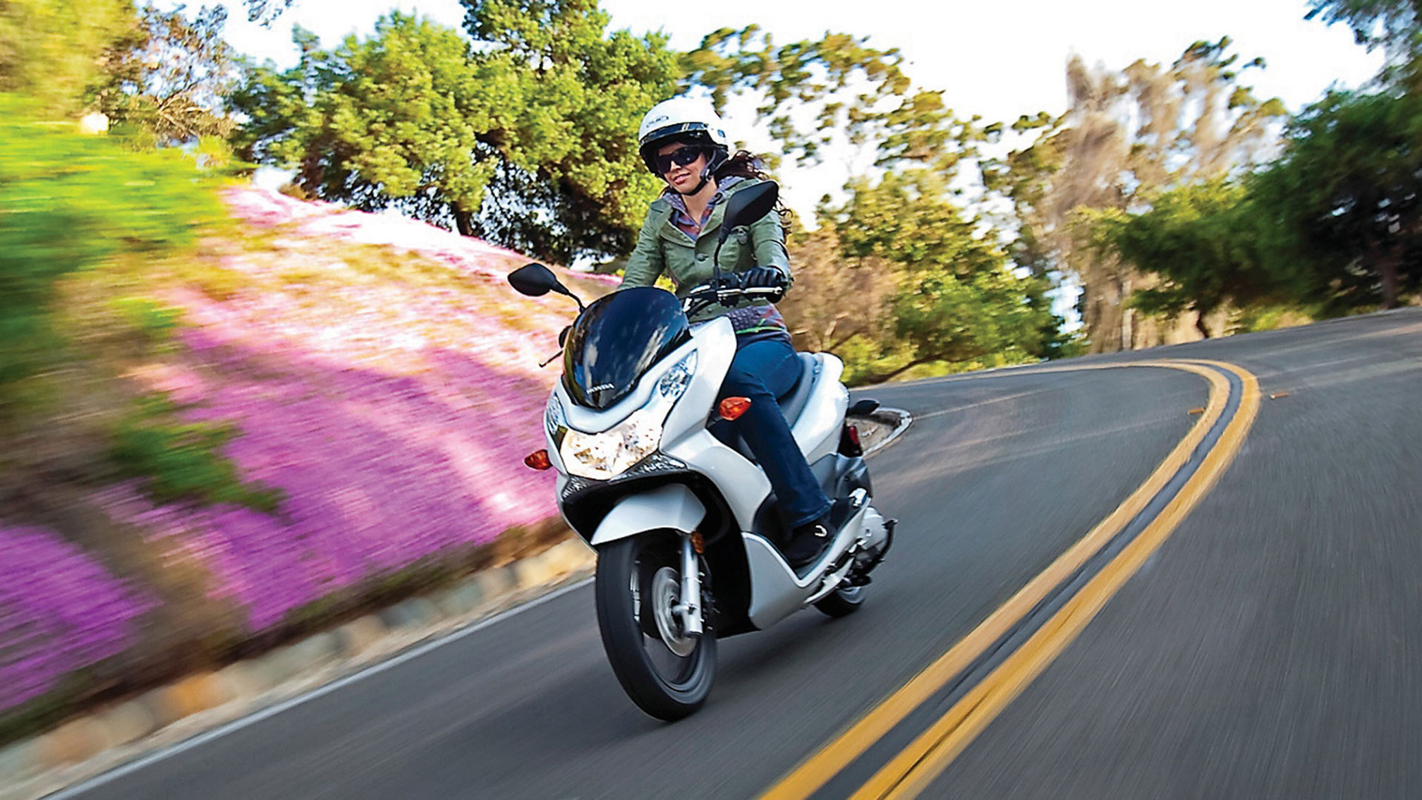 2016 Honda PCX150 Review