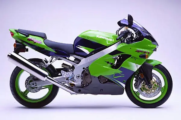 kawasaki ninja 900 anno 2000