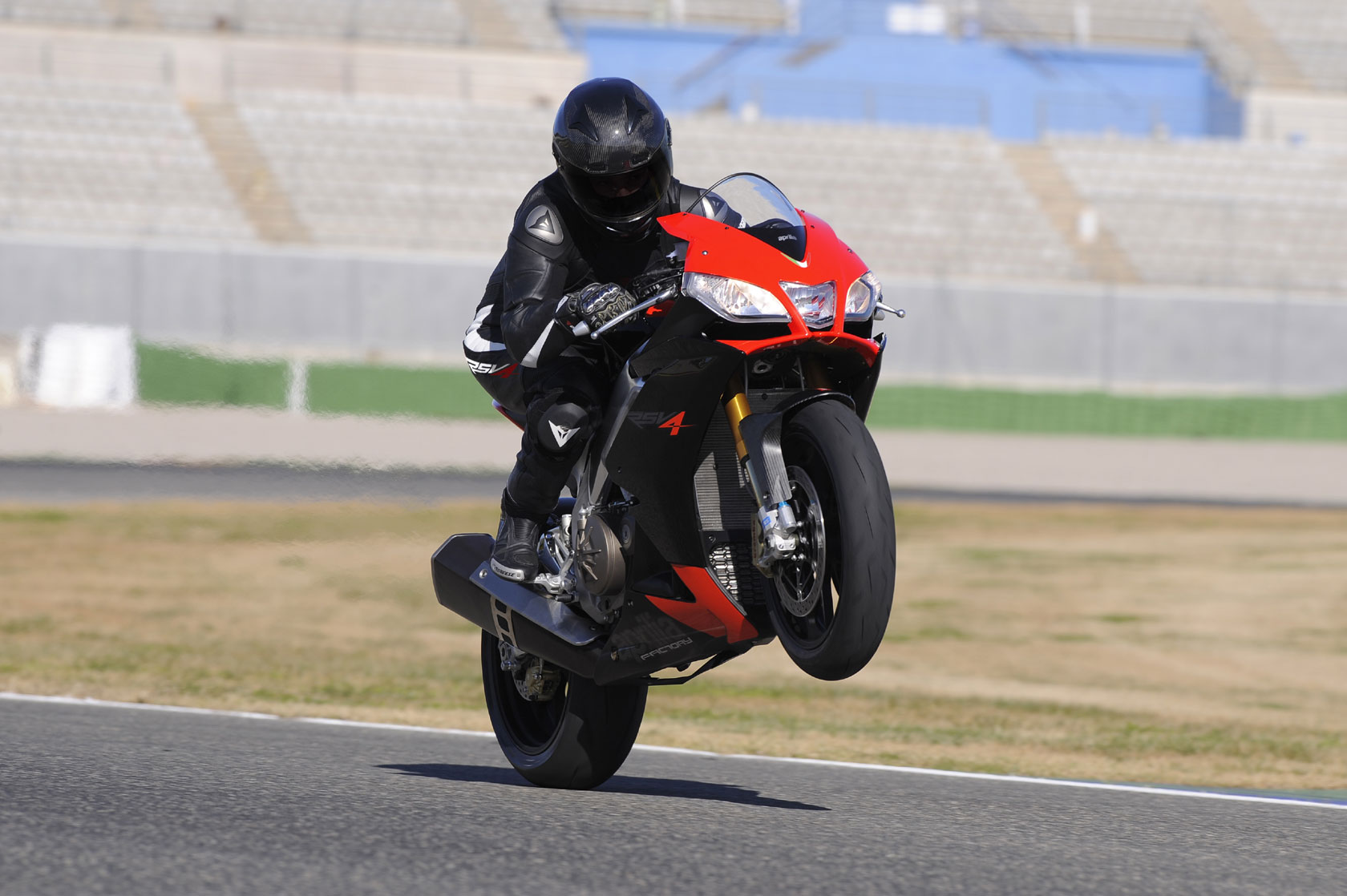 aprilia rsv4 factory 2010