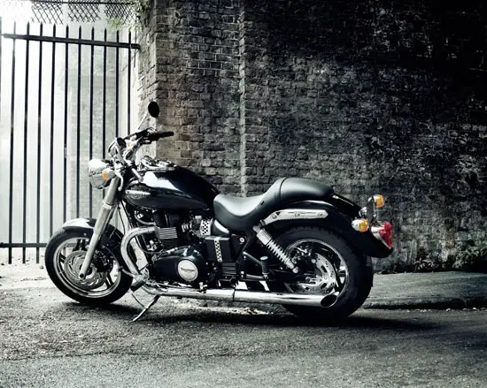 2010-Triumph-Speedmastera-