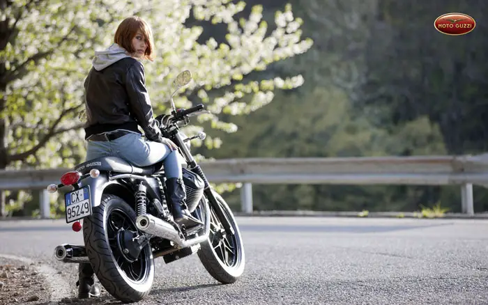 13 Moto Guzzi V7 Stone Review