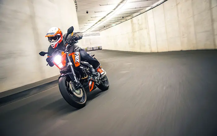 2016 KTM 125 Duke Review 2016 KTM 125 Duke Review