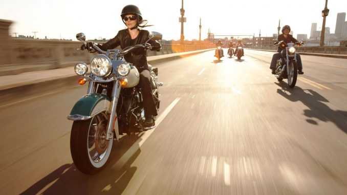 2009-Harley-Davidson-Touring-FLHRCRoadKingClassice