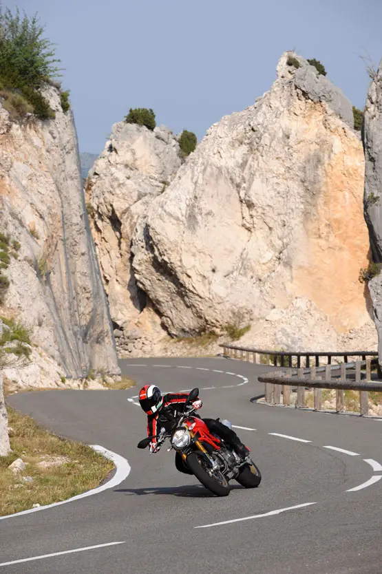 2011 Ducati Monster 1100S 