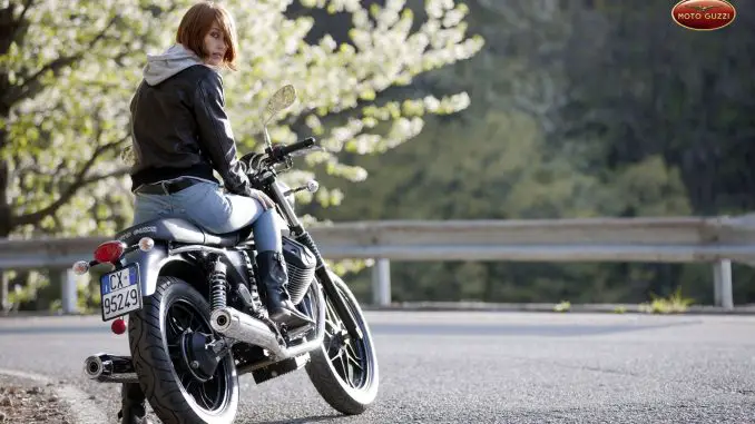 2013-MotoGuzzi-V7Stone9