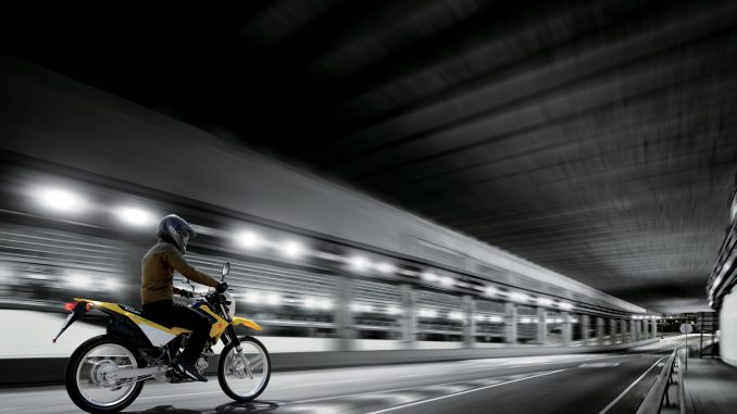 2016-Suzuki-DR200S2