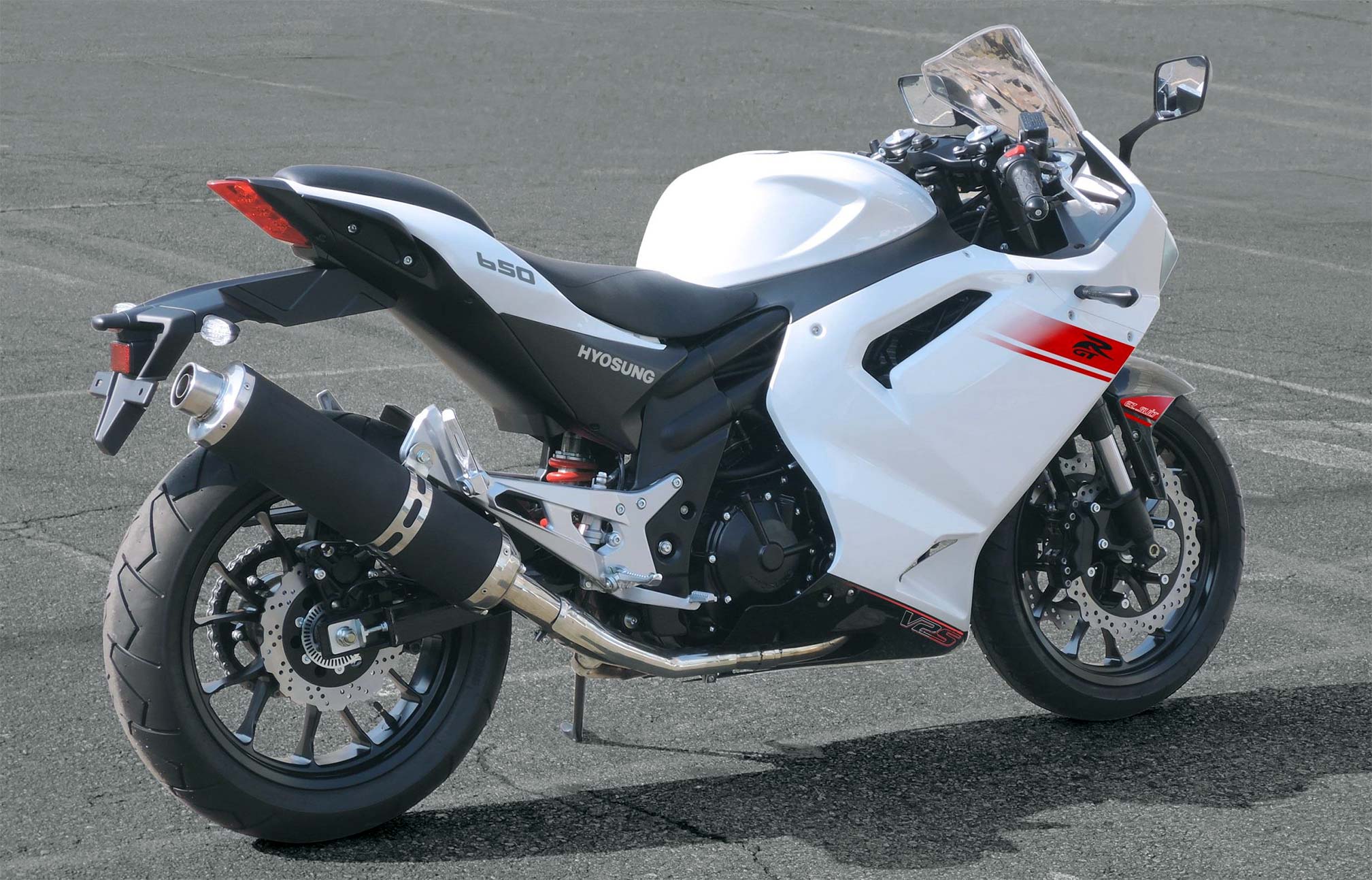 2017 Hyosung GT650R Concept Review