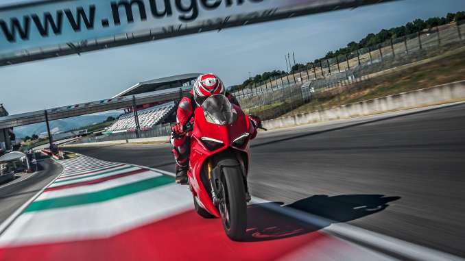 2018-Ducati-Panigale-V4S1 2018 Ducati Panigale V4S