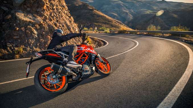 2018-KTM-390-Duke1 2018 KTM 390 Duke