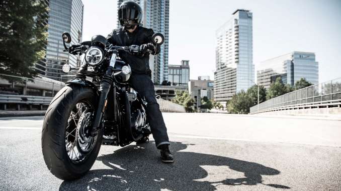 2018-Triumph-Bonneville-Bobber-Black1 2018 Triumph Bonneville Bobber Black