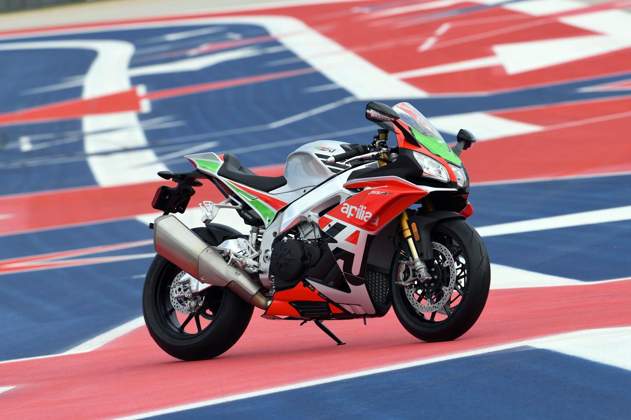 2019-Aprilia-RSV4-RF-LE1.jpg