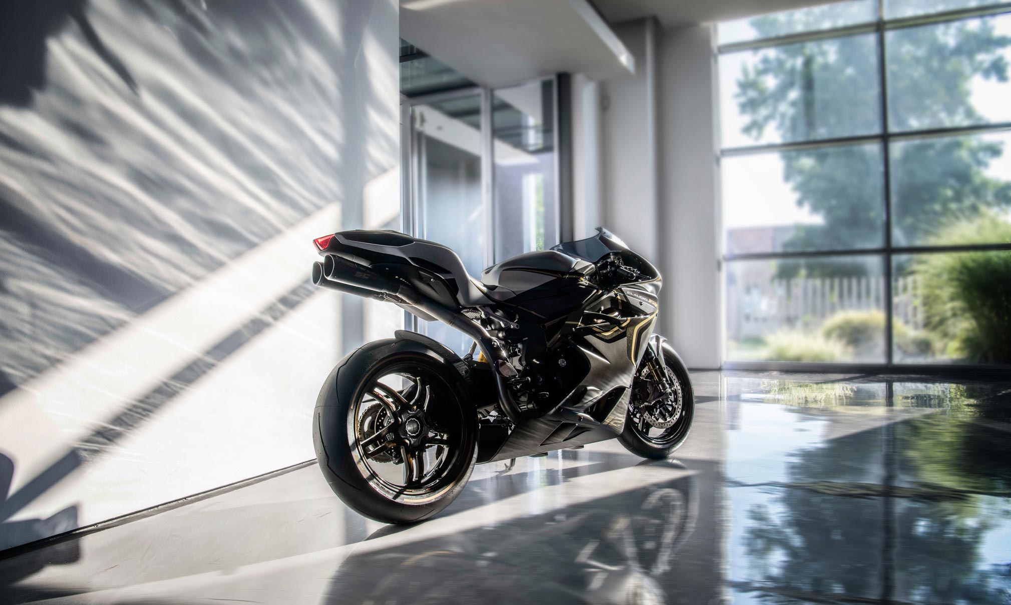 Мотоцикл MV Agusta f4 черный