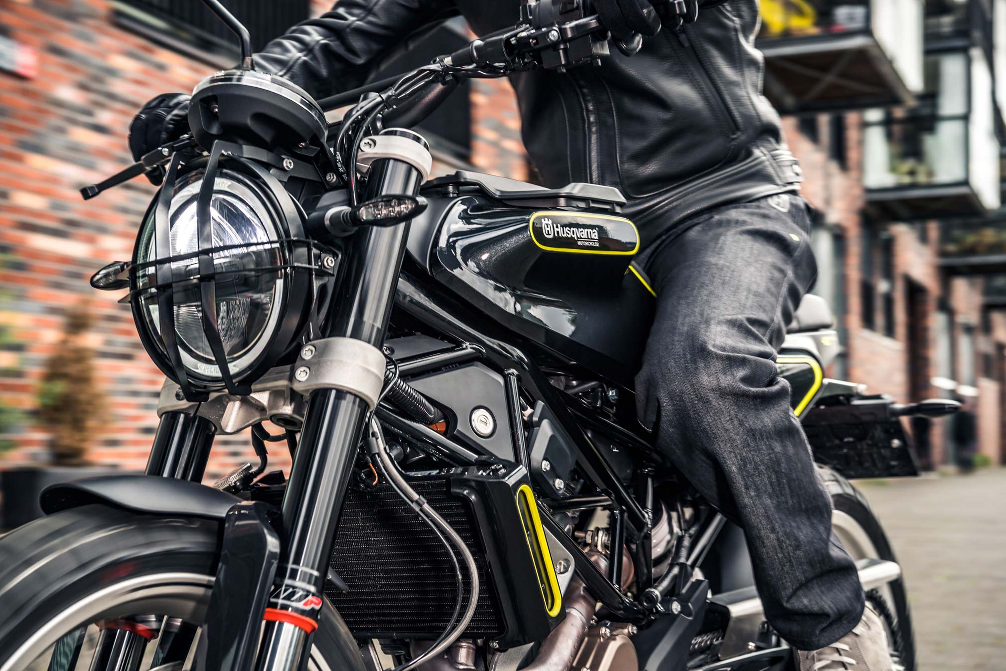 2019 Husqvarna SVARTPILEN 401 Guide • Total Motorcycle