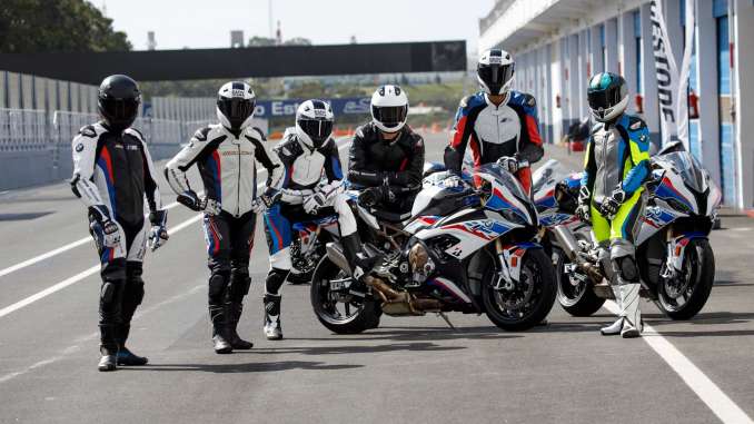 Pure-motor-racing-feeling-with-the-new-BMW-Motorrad-racing-suit Pure motor racing feeling with the new BMW Motorrad racing suit