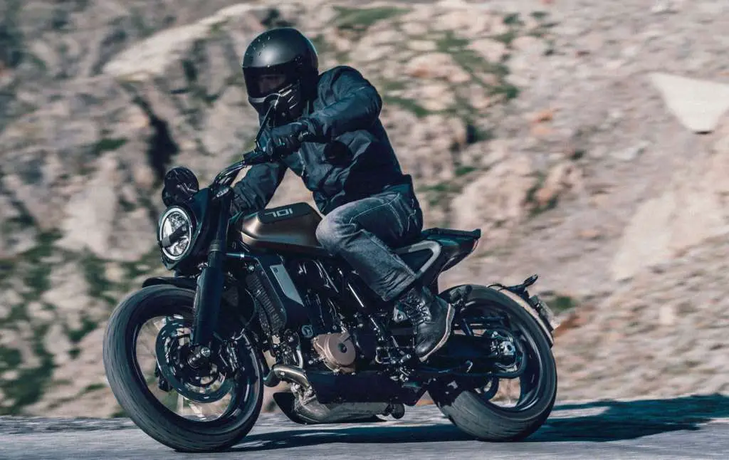 2020 Husqvarna SVARTPILEN 701