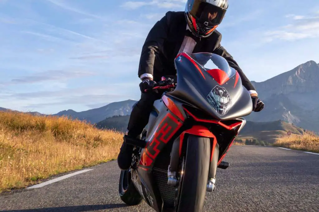 Inspiration Friday: Speed, Danger, Adrenaline & Femmes Fatales