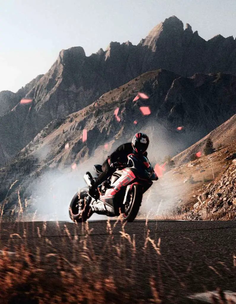 Inspiration Friday: Speed, Danger, Adrenaline & Femmes Fatales