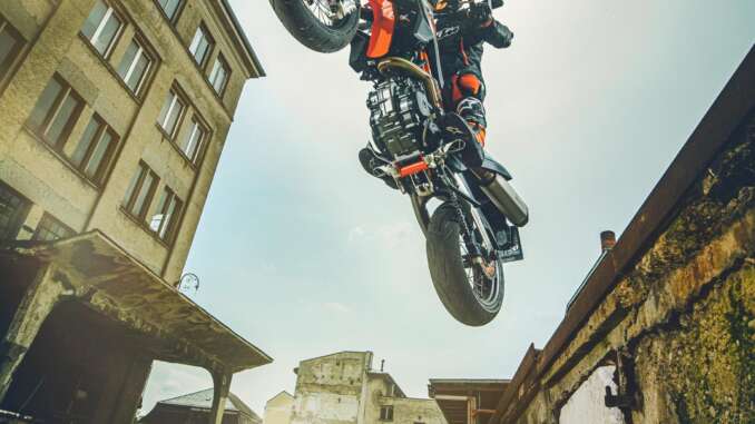 2021 KTM 690 SMC R