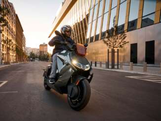 2022 BMW CE04