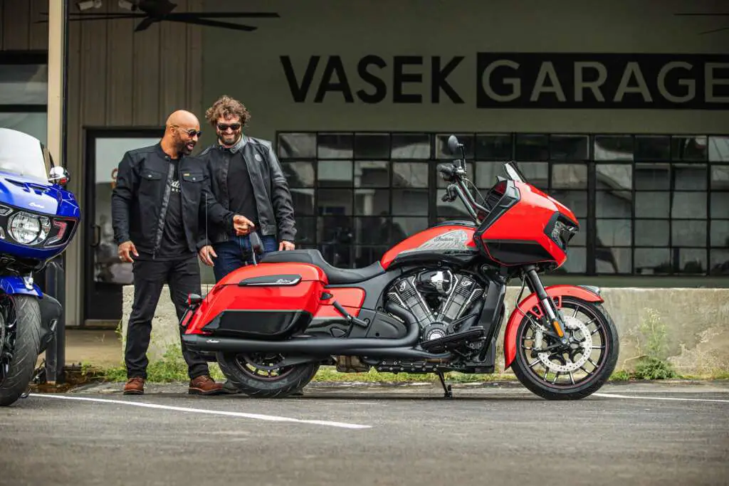 2022 Indian Challenger Dark Horse