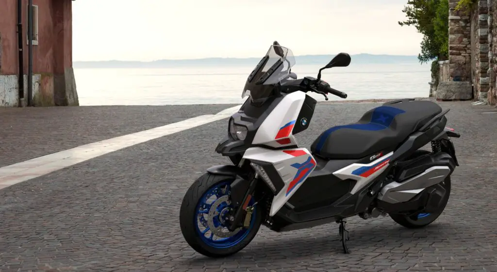 BMW 2022 HALFYEAR REPORT 864 million in motorcycles • Total Motorcycle