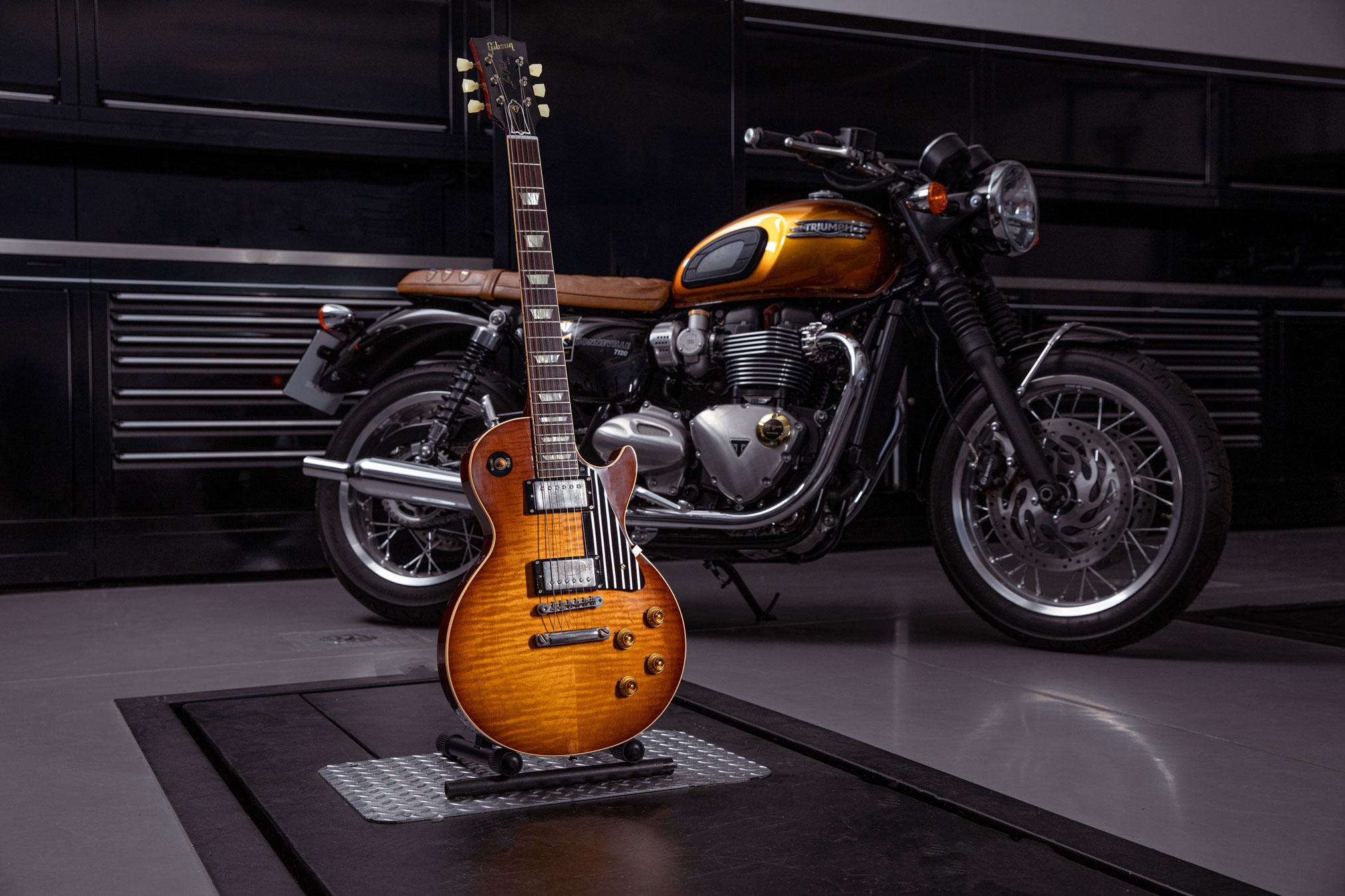 2023 Triumph Bonneville T120 Gibson Les Paul 1959 Edition Guide • Total Motorcycle