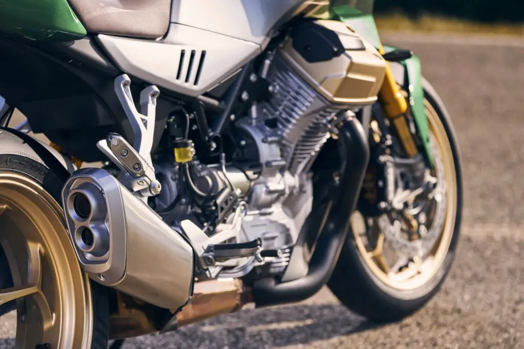 2023 Moto Guzzi V100 Mandello