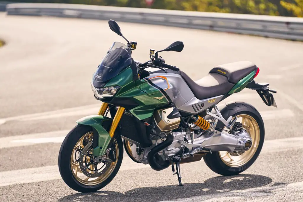 2023 Moto Guzzi V100 Mandello