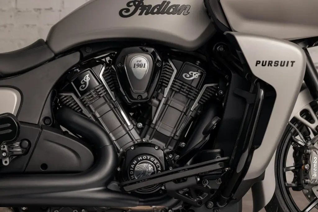2023 Indian Pursuit Dark Horse