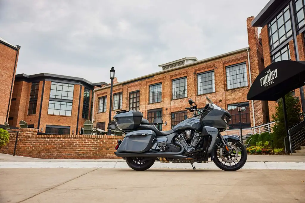 2023 Indian Pursuit Dark Horse