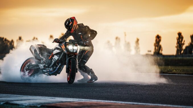 2023-KTM-890-Duke-R2 2023 KTM 890 Duke R