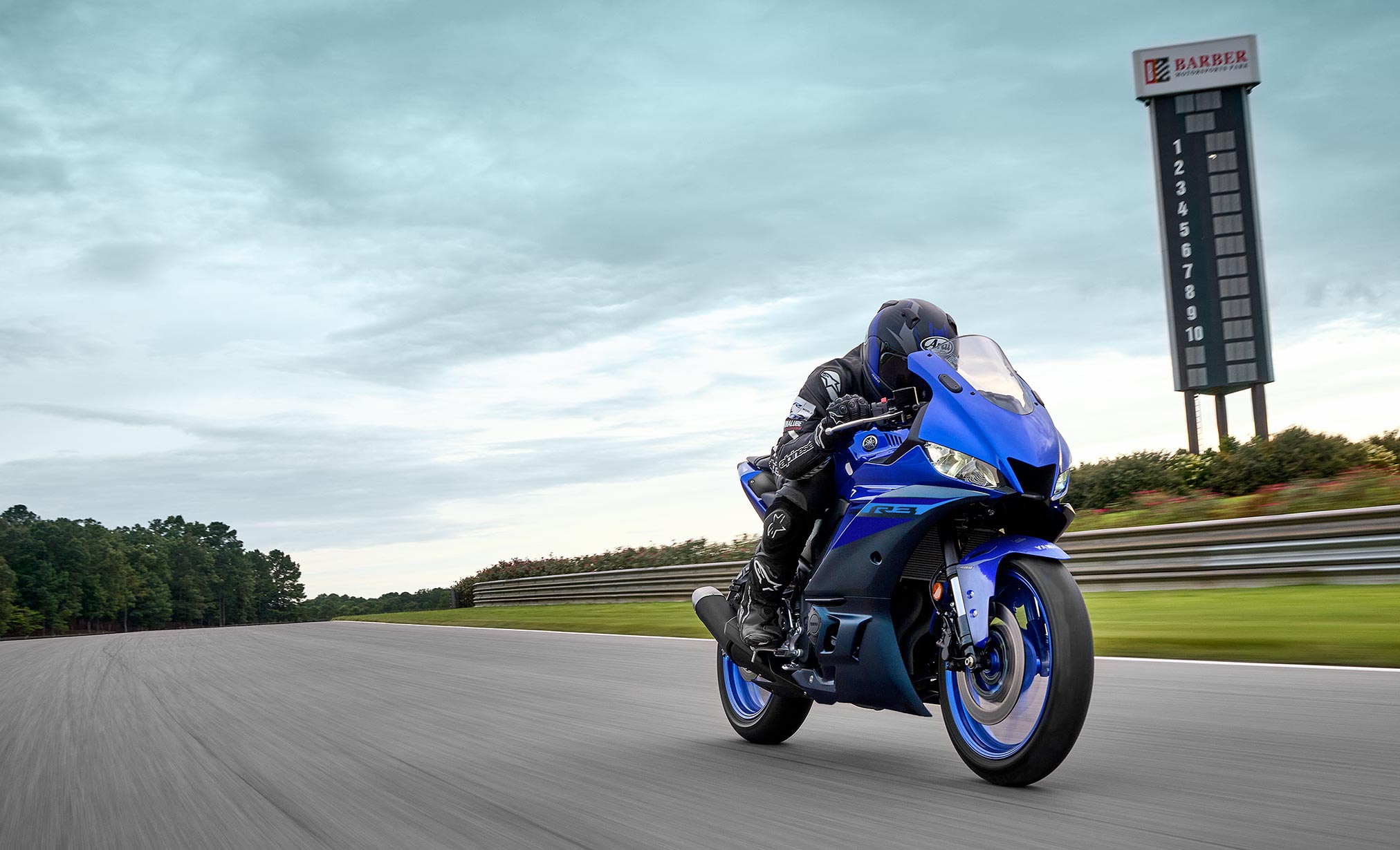 2024 Yamaha YZF-R3 Guide • Total Motorcycle