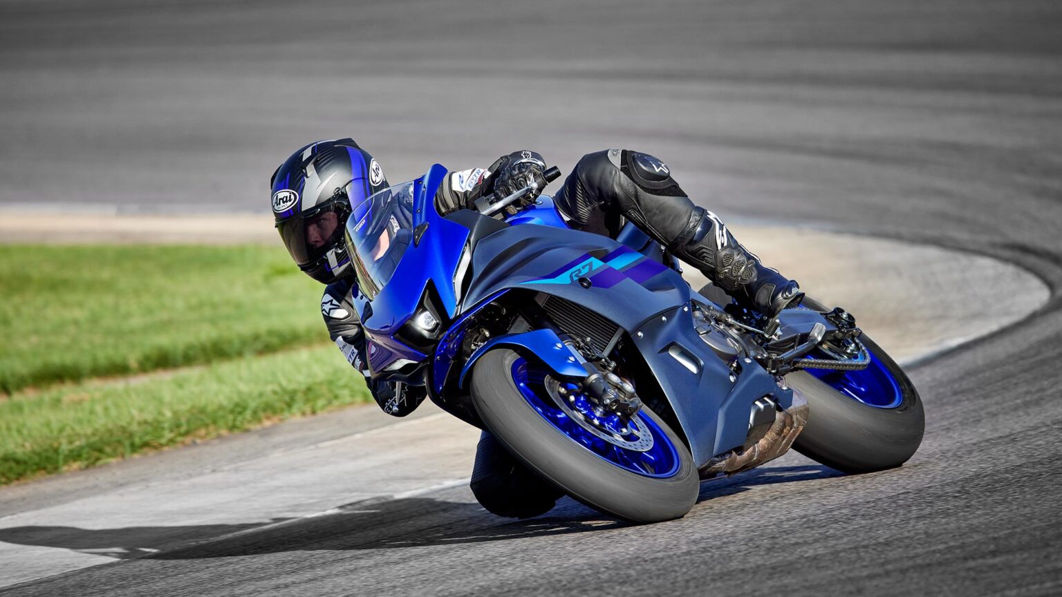 2024 Yamaha YZF-R7 Guide | Total Motorcycle