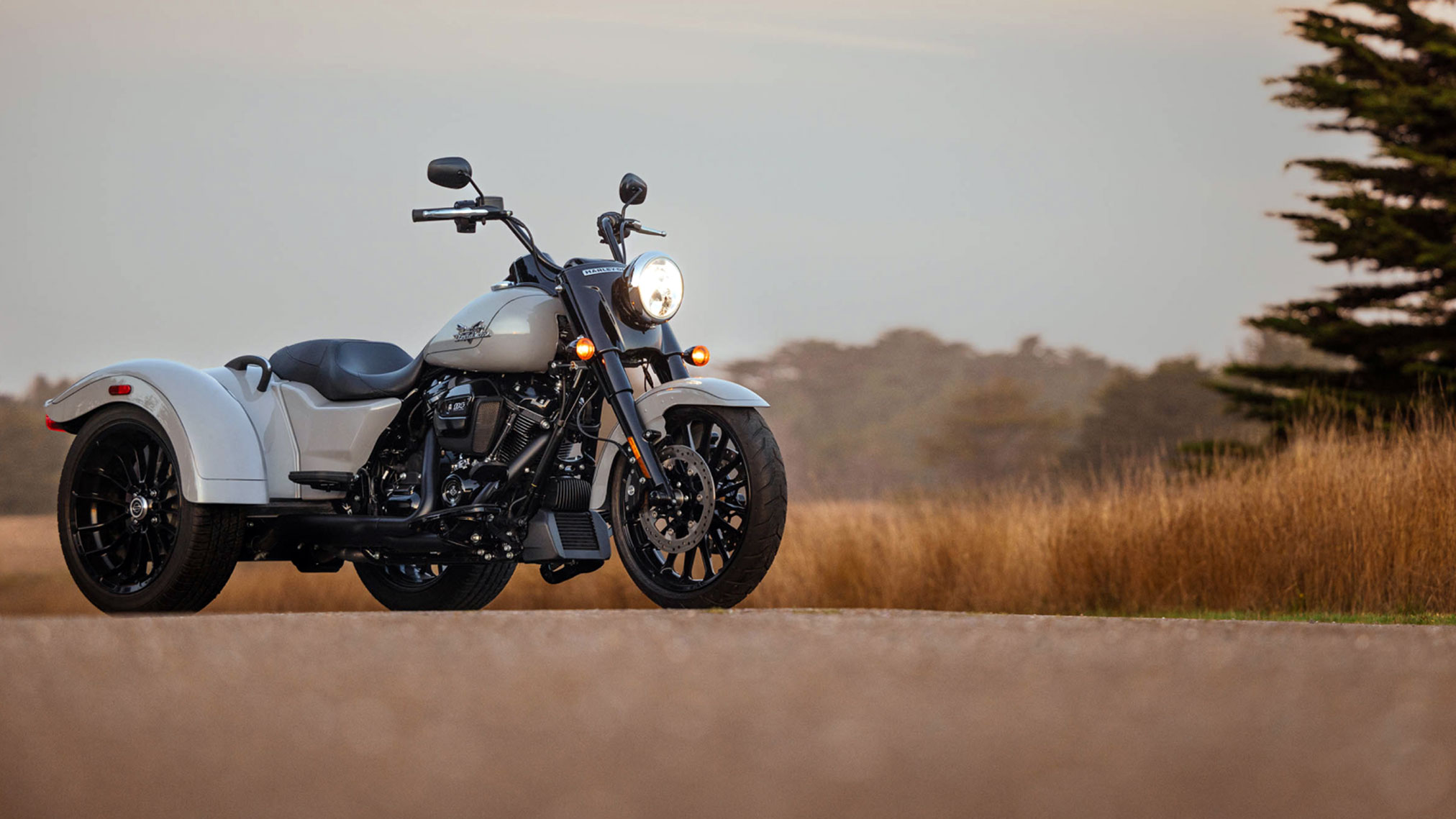 2018 Harley-Davidson Trike Tri Glide Ultra Buyer's Guide: Specs, Photos,  Price