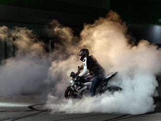 2025 BMW M1000R