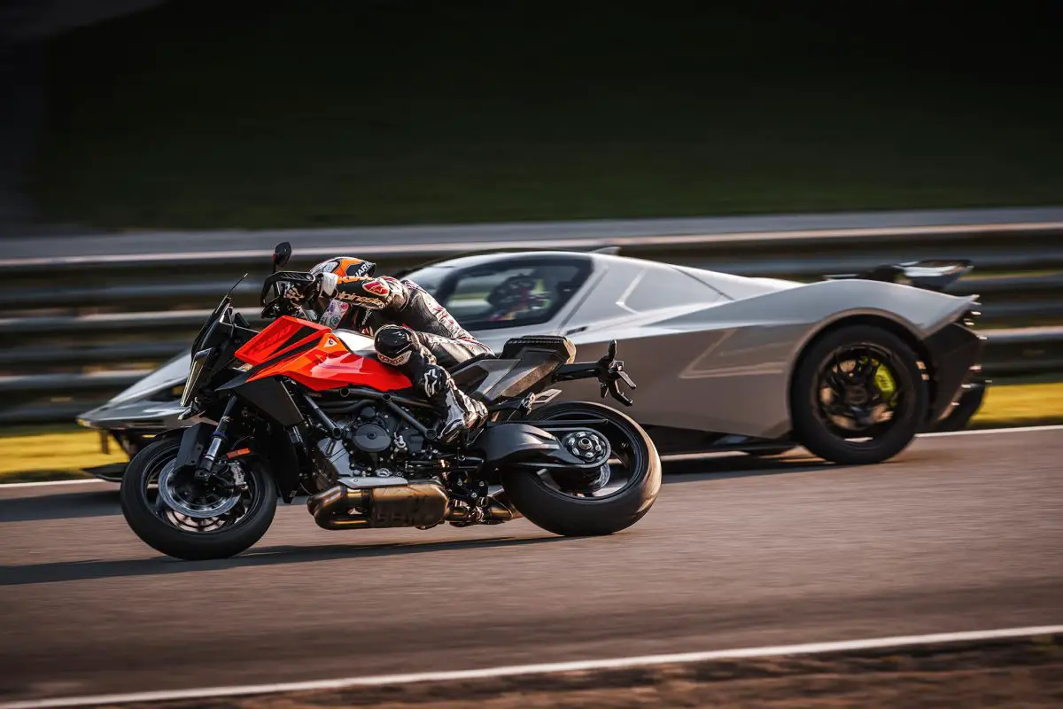 2025 KTM 1390 Super Duke GT