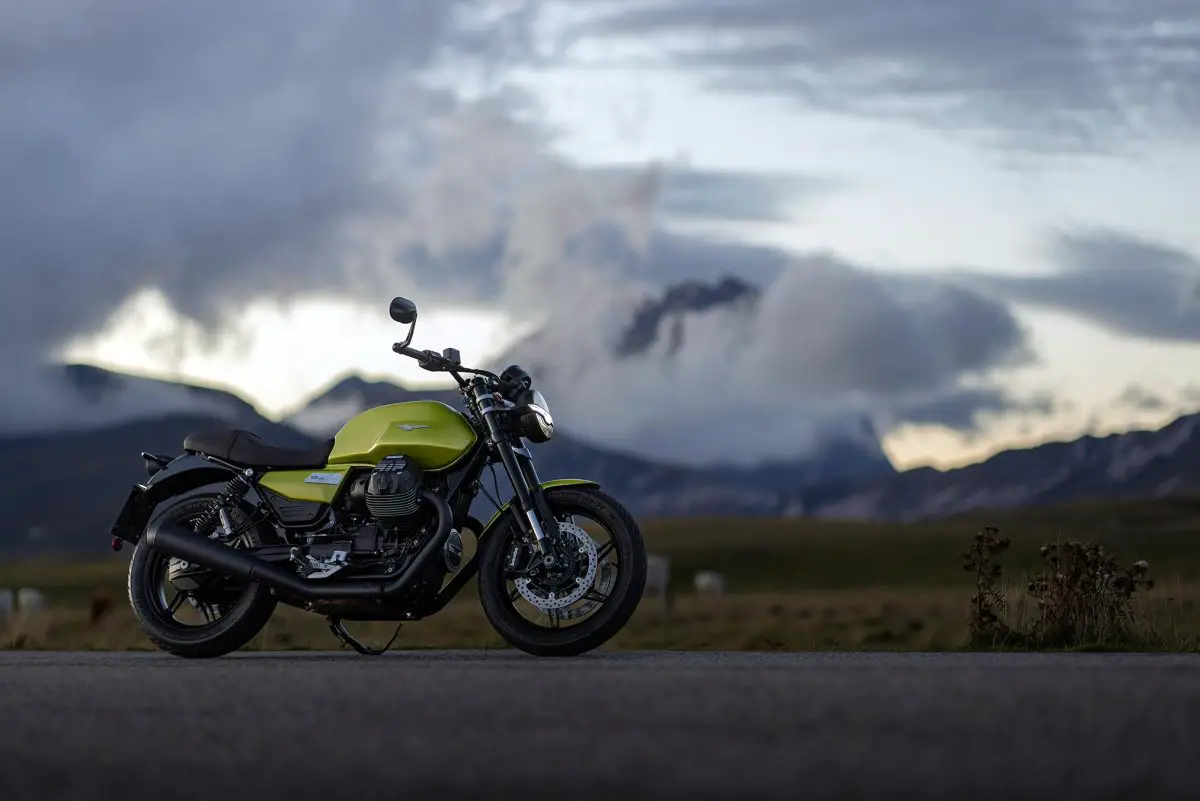 2025 Moto Guzzi V7 Sport