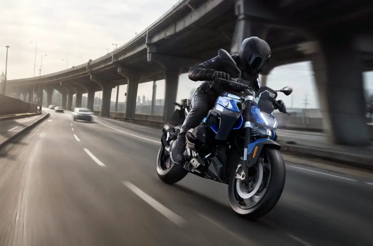 2026 BMW R1300R