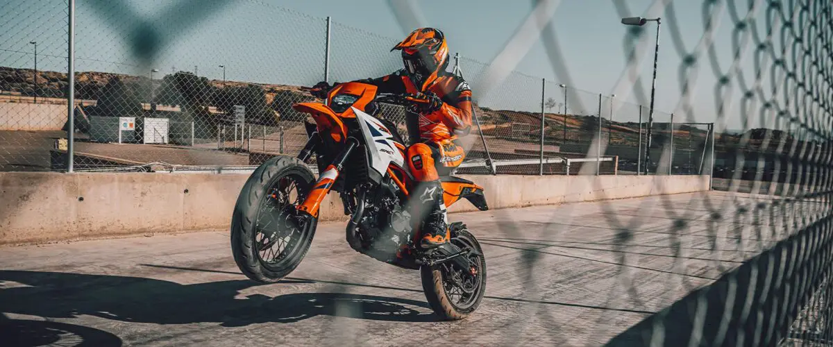 2026 KTM 390 SMC R