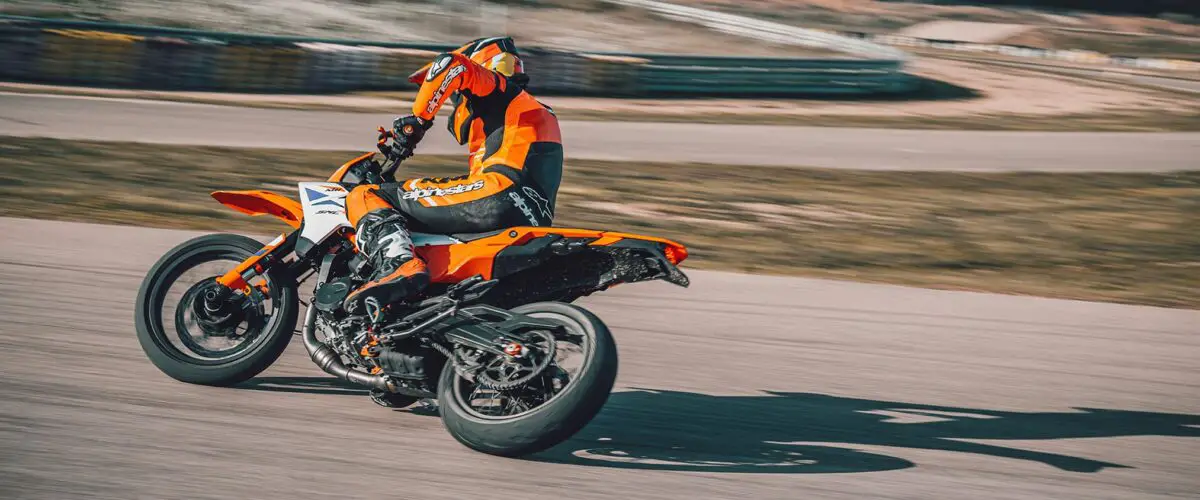 2026 KTM 390 SMC R