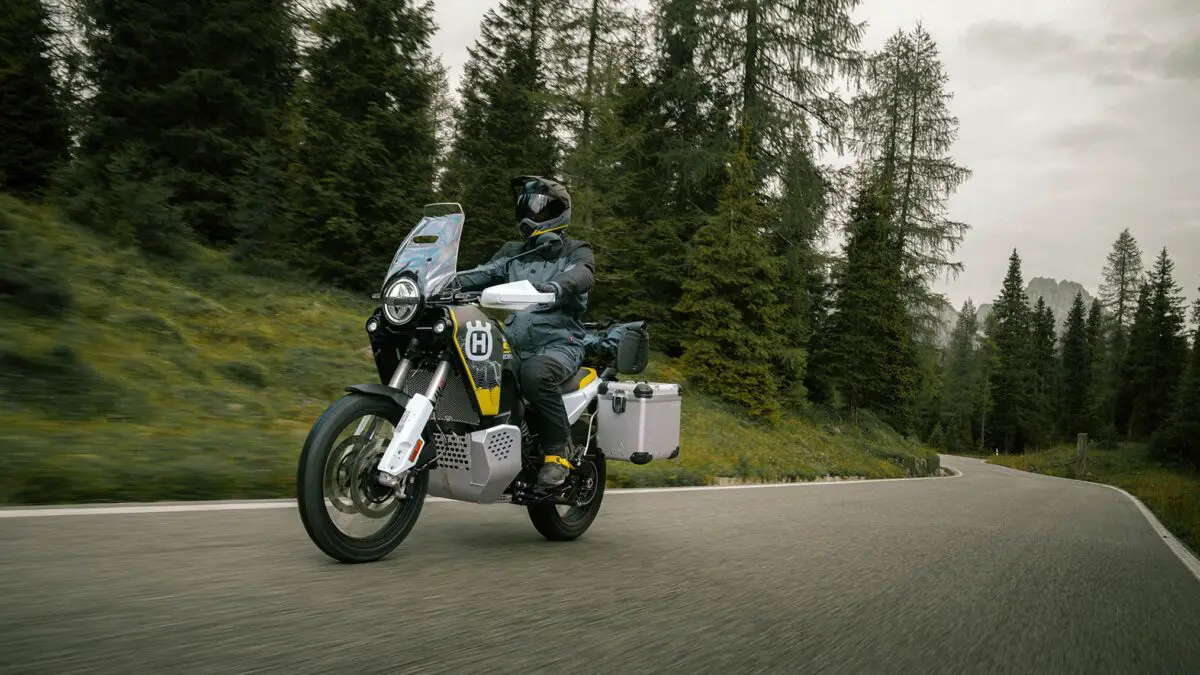 2027 Husqvarna 901 Expedition