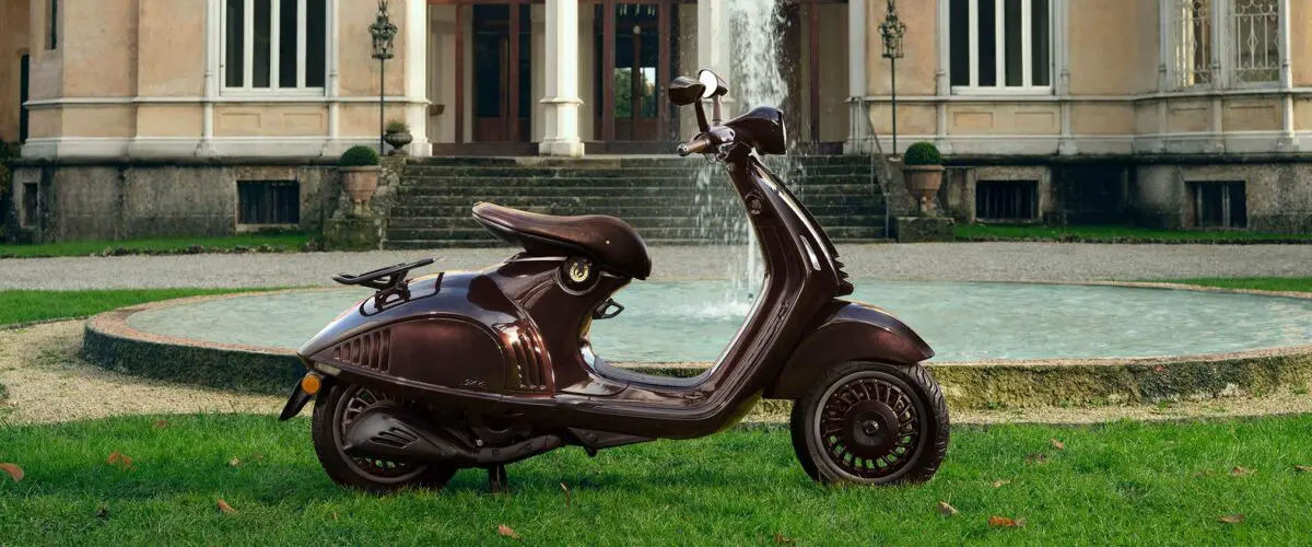 2027 Vespa 946 Horse